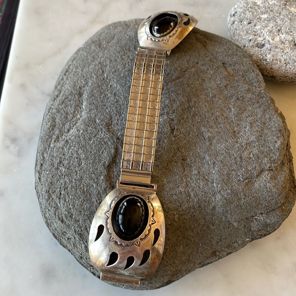 SOLD Native American Onyx Navajo Vintage Watch Tips signed by Teddy Goodluck - Picture 9 of 13